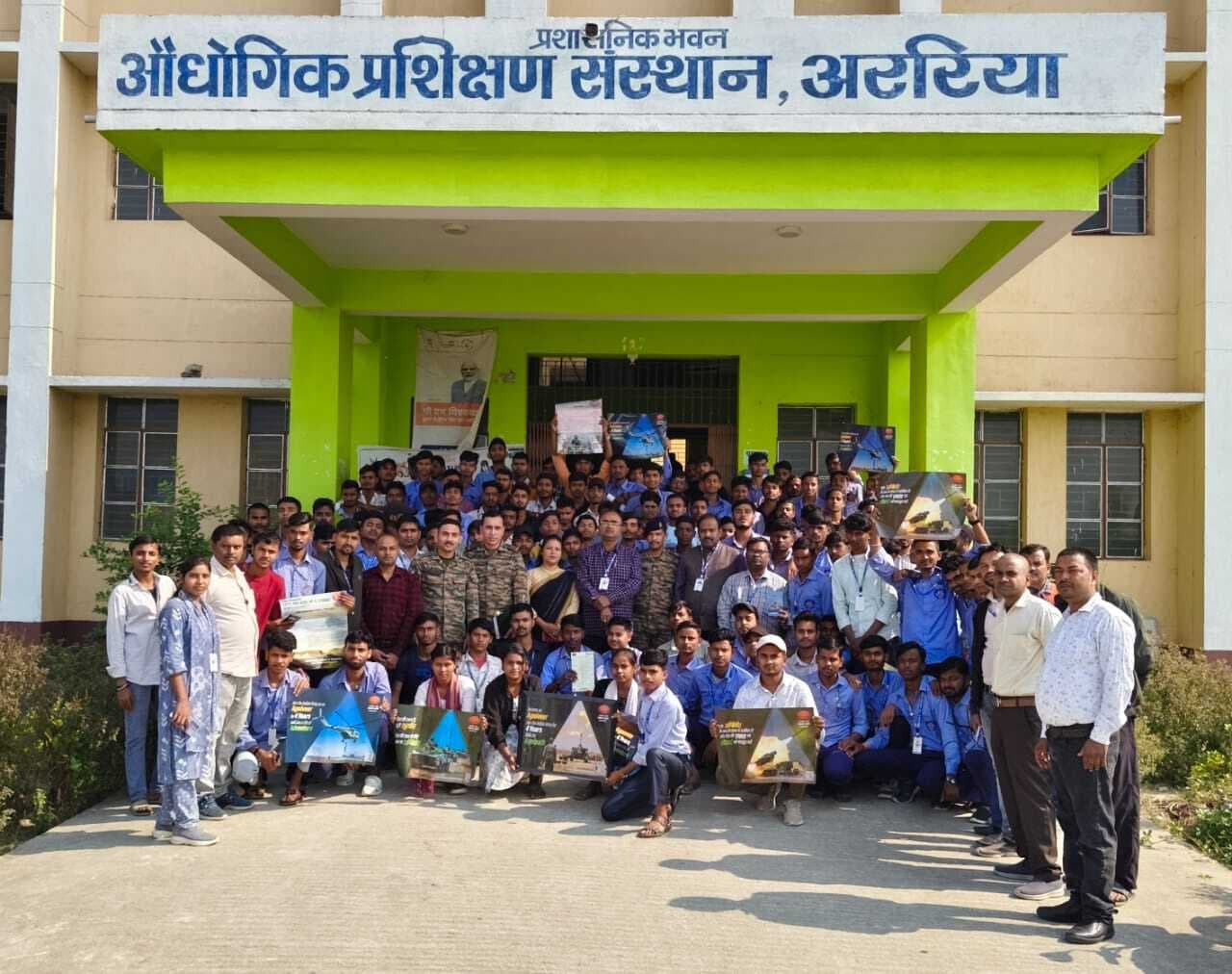 छात्रों को सेना में भर्ती के लिए किया प्रोत्साहित