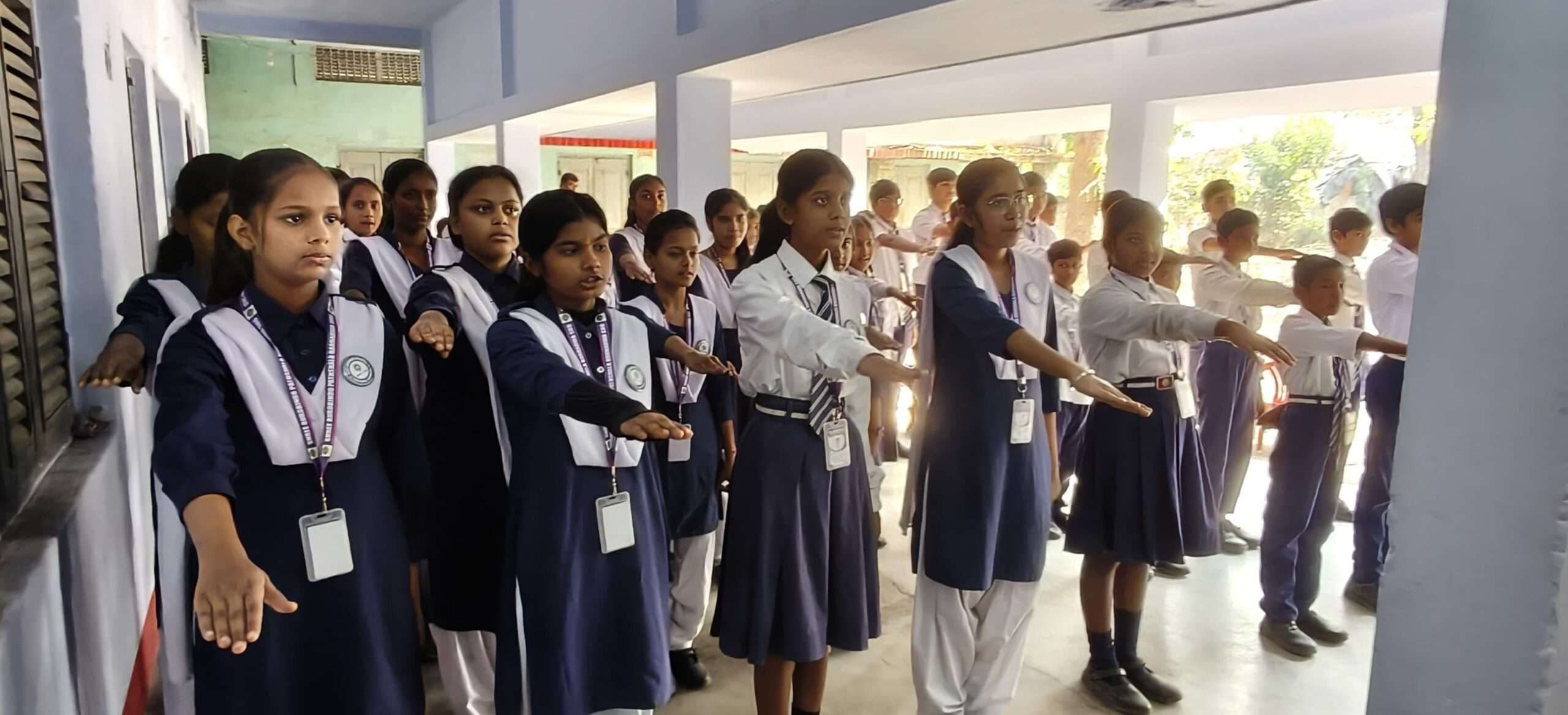 भाजपाइयों ने स्कूली बच्चों को दिलायी स्वदेशी वस्तु अपनाने की शपथ