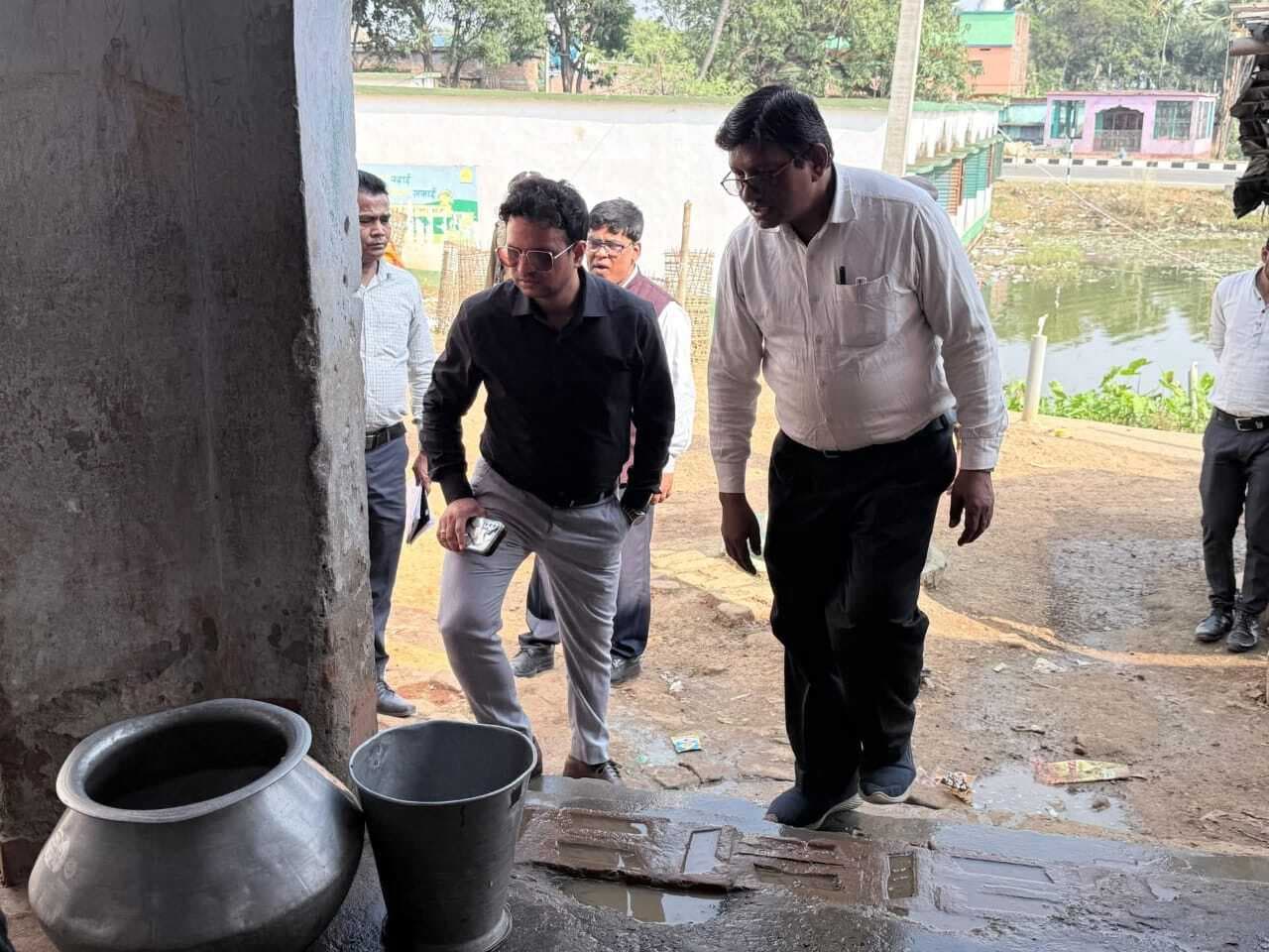 डीसी ने पुस्तकालय, पतौड़ा झील व गोदाम का किया निरीक्षण