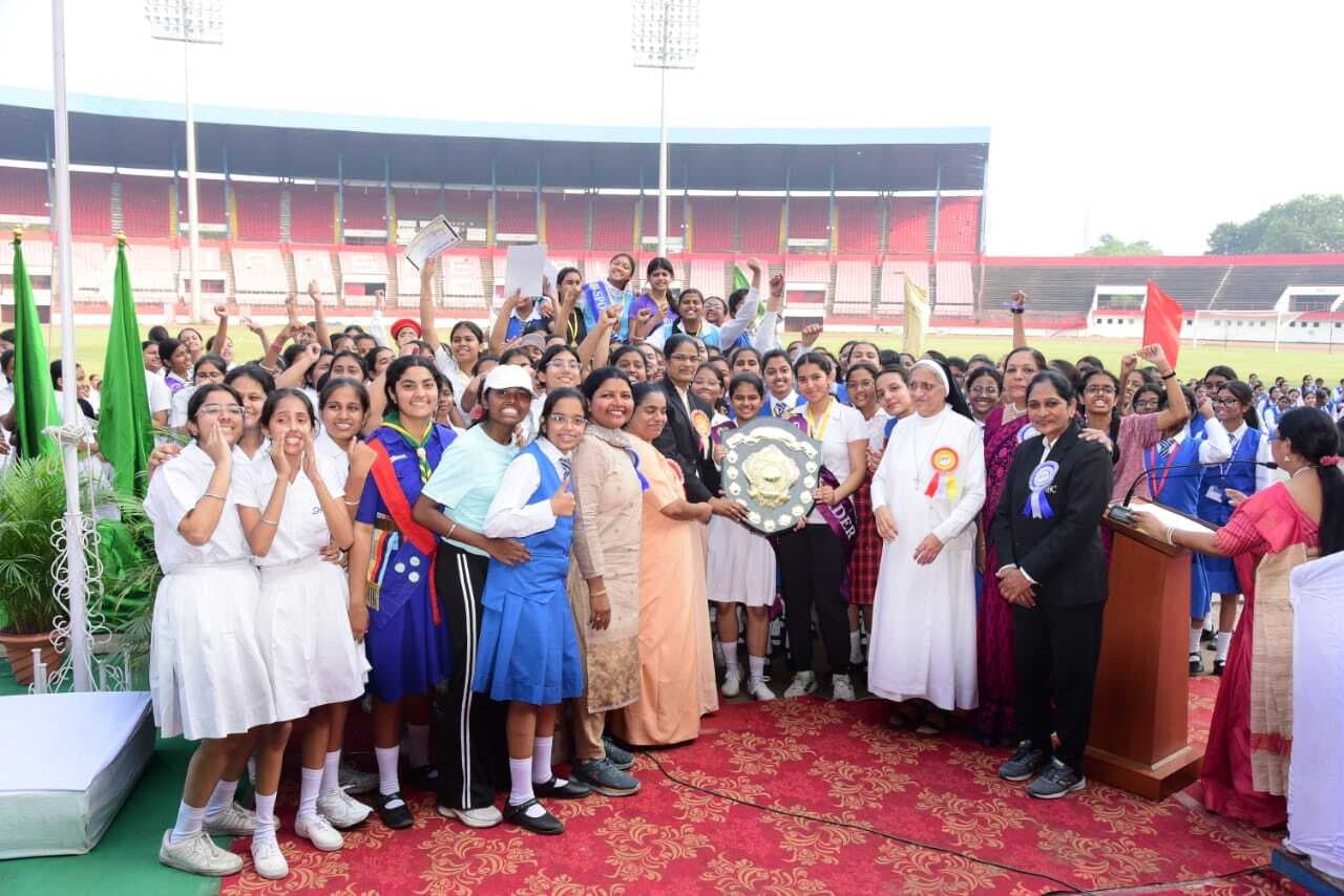 Sacred Heart Covent School’s Annual Sports day: वायलेट स्क्वायड बना ओवरऑल चैंपियन