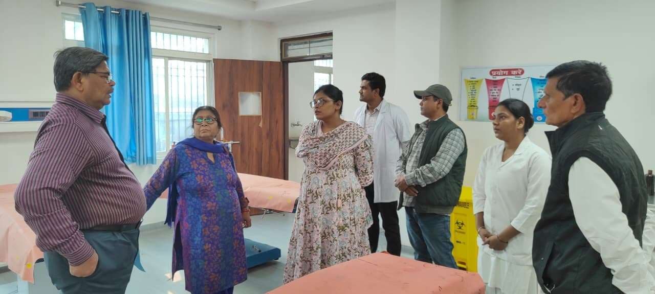 सीएस ने किया अनुमंडलीय अस्पताल का औचक निरीक्षण