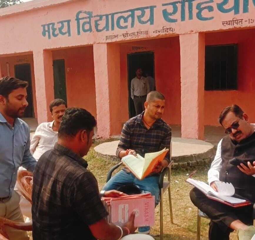 बीडीओ ने किया विद्यालयों का निरीक्षण, शिक्षकों को दिये निर्देश
