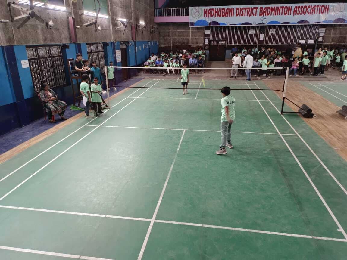 Madhubani News : बैडमिंटन में चैंपियन बने आदित्य व सौम्या