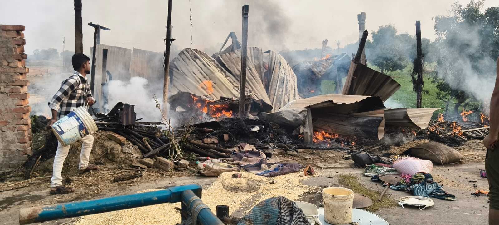 शॉर्ट सर्किट से लगी आग, घर जलकर राख