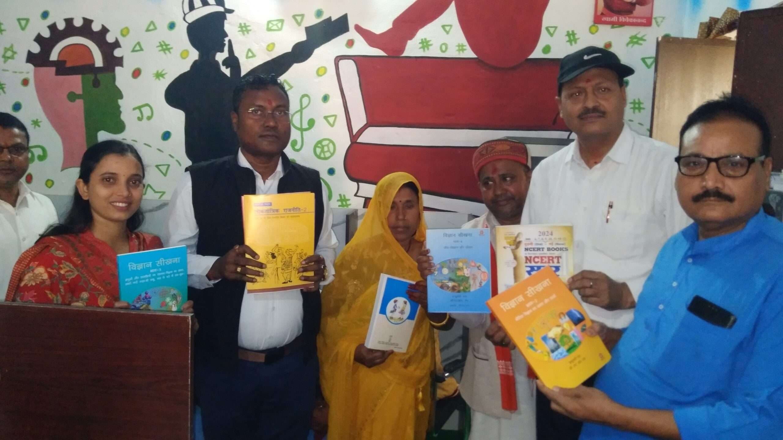 Madhubani News : शिक्षित समाज के निर्माण में पुस्तकालय की भूमिका अहम : बीडीओ