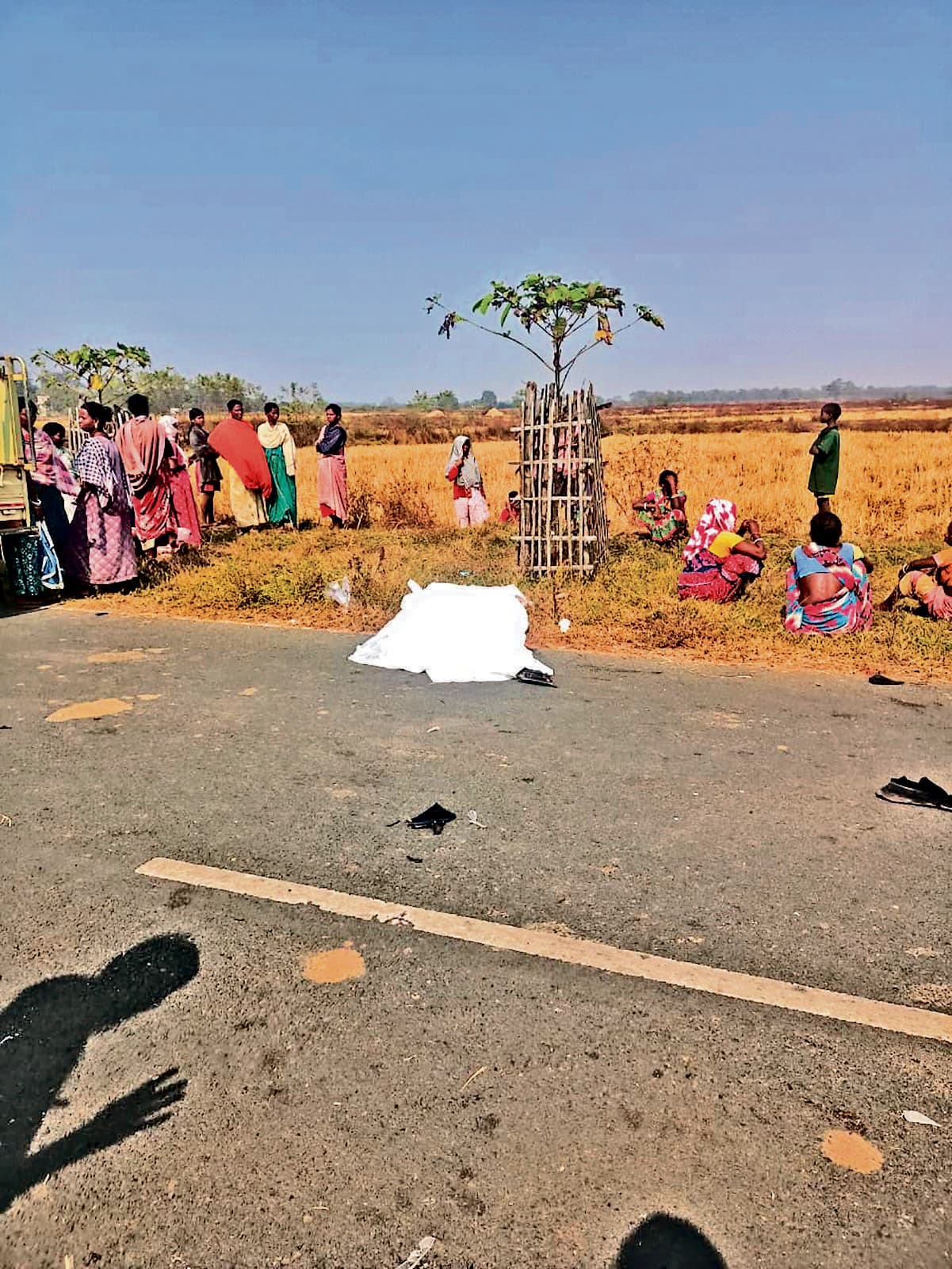 Chaibasa News : वाहन के धक्के से बाइक सवार की मौत, चार घंटे सड़क जाम