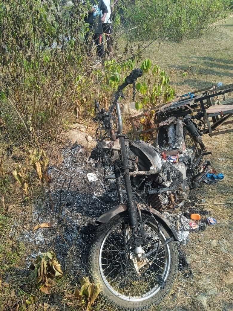 Chaibasa News : मझगांव में अधेड़ की हत्या कर शव नाले में फेंका, बाइक फूंकी