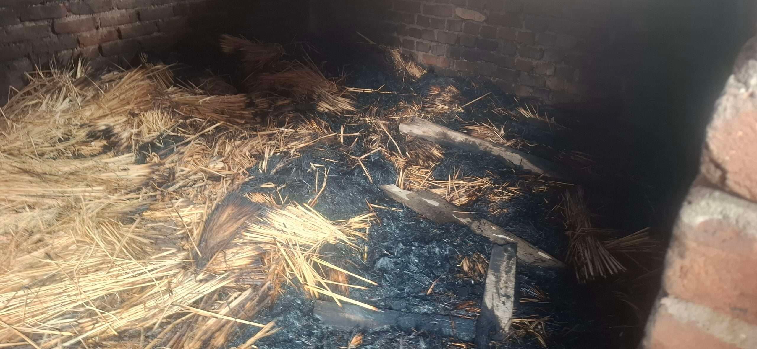 Giridih News: घर में आग लगने से एक लाख रुपये की संपत्ति जली