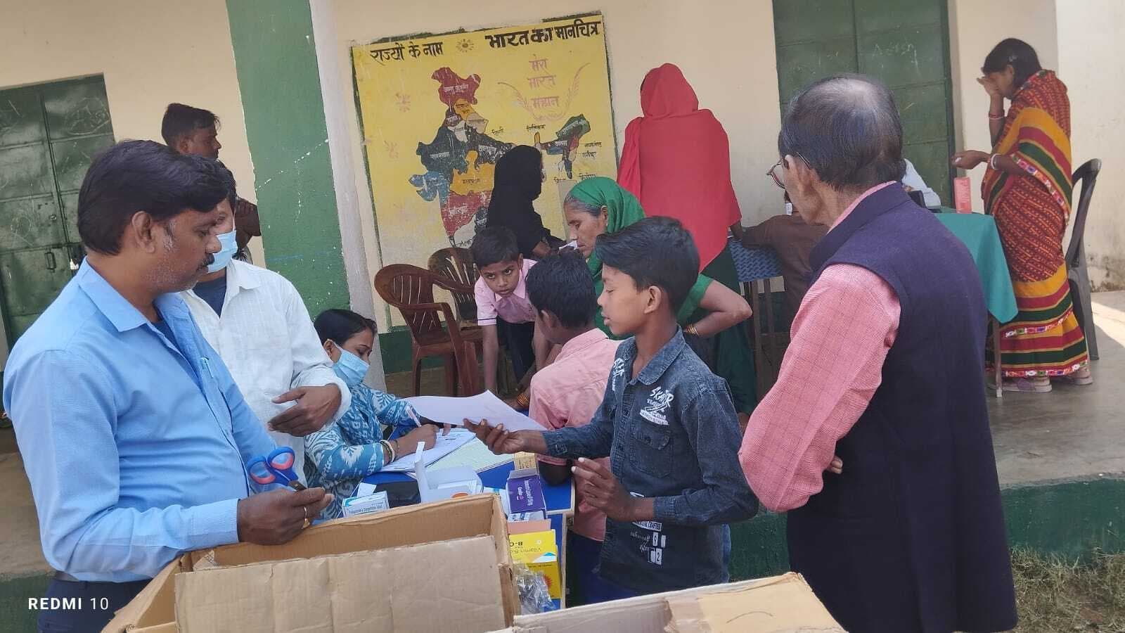 Giridih News: संस्था ने सुदूरवर्ती गांवों स्वास्थ्य सेवा अभियान पूरा किया