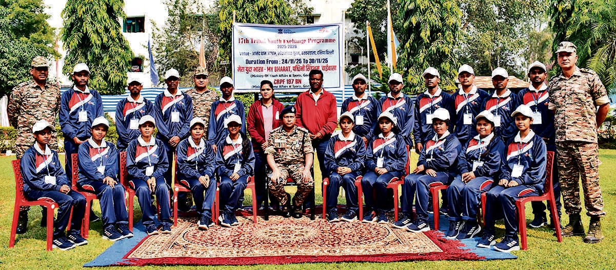 Chaibasa News : प सिंहभूम के 20 युवा दिल्ली भ्रमण को रवाना