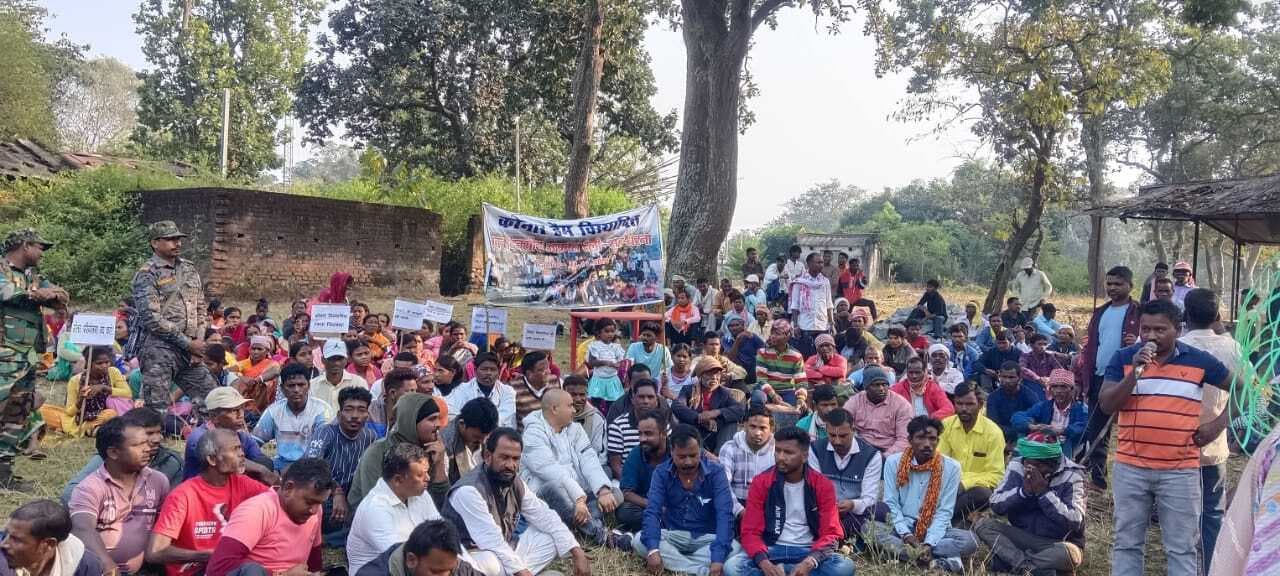 Bokaro News : मांगों को लेकर विस्थापितों ने किया धरना-प्रदर्शन
