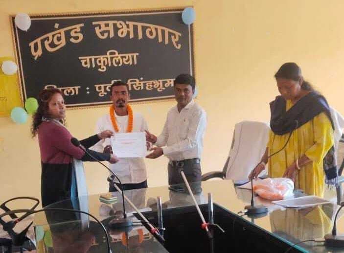 East Singhbhum News : चाकुलिया के युवा किसान सम्मानित