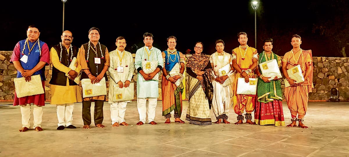 Seraikela kharsawan News : सरायकेला छऊ नृत्य समूह ‘विचित्रा’ ﻿ने दिल्ली में चमक बिखेरा