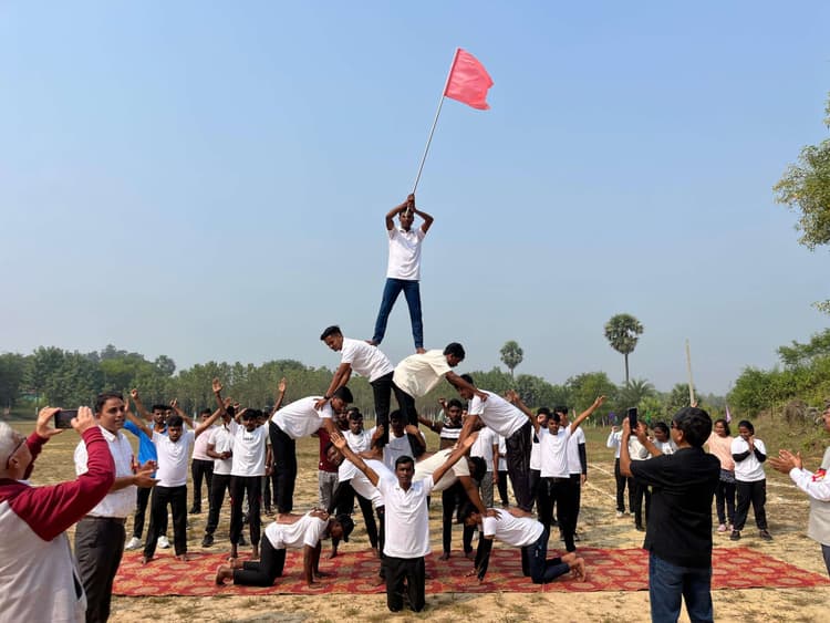 East Singhbhum News : खेलकूद से अनुशासन व शरीर स्वस्थ रहता है : डॉ मिश्रा