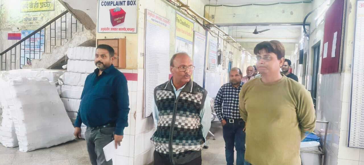 Bhagalpur news पीरपैंती रेफरल अस्पताल के प्रभारी का वेतन कटा