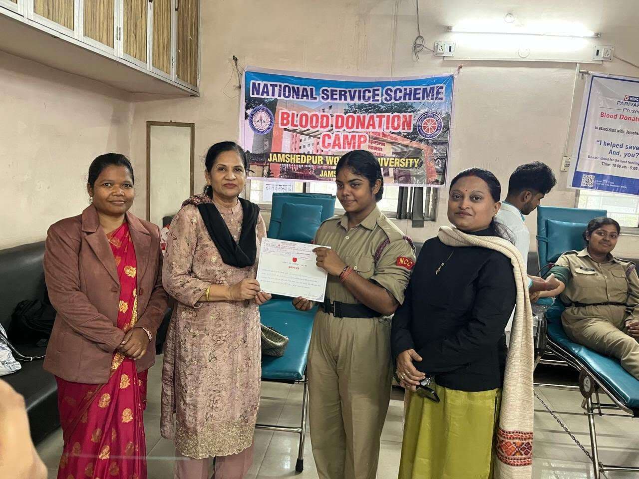 Jamshedpur News : जमशेदपुर महिला विश्वविद्यालय में रक्तदान शिविर आयोजित