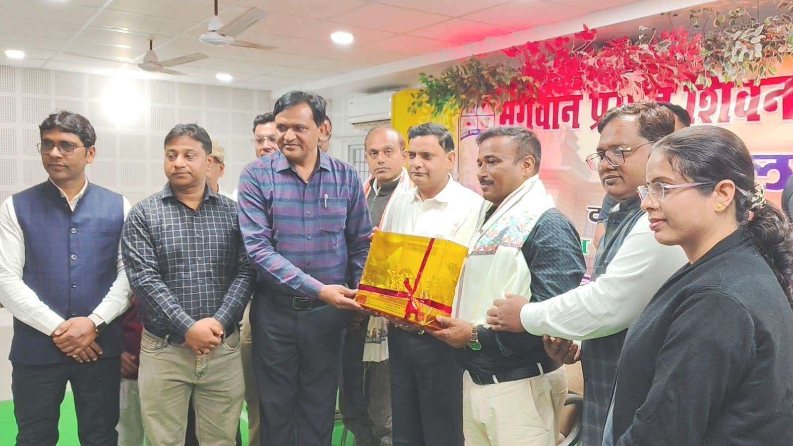 जनता की आवाज बंद कर गूंजेंगे सदन में