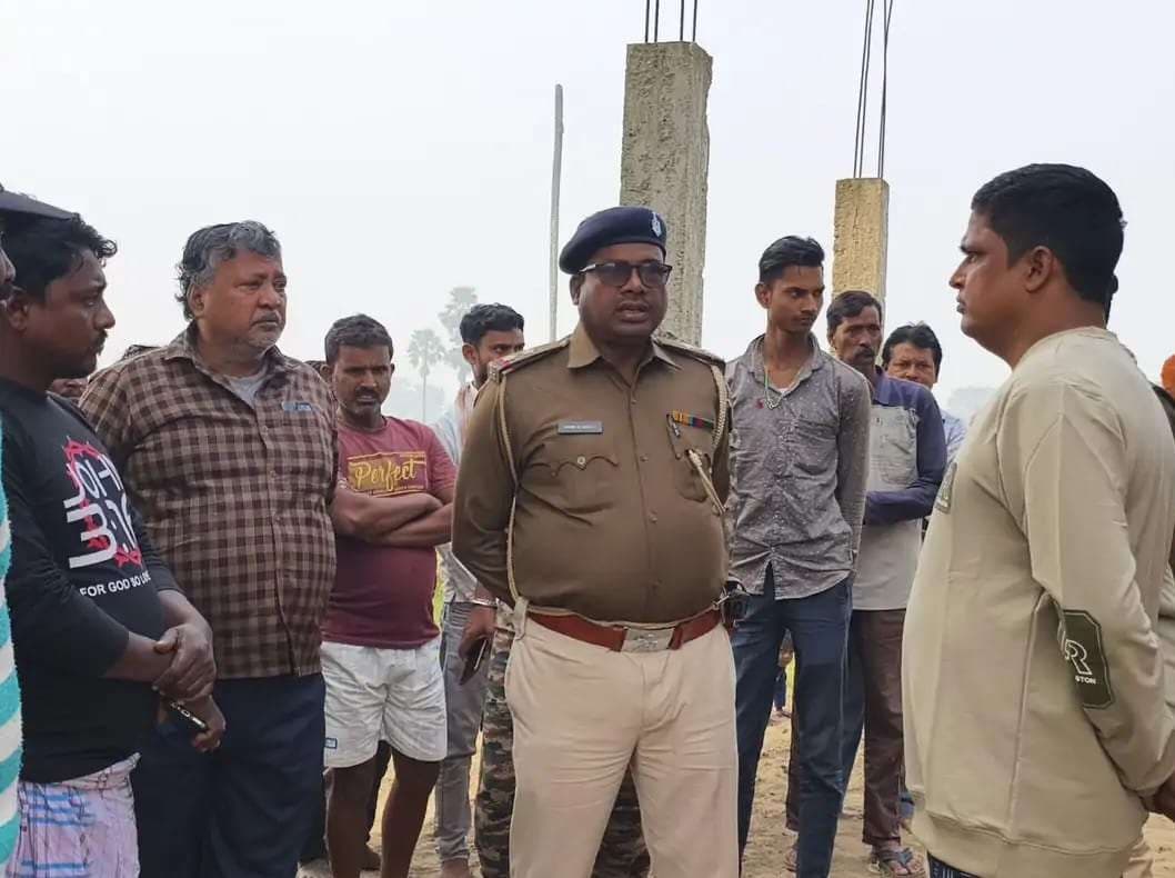 पैकागोला ठाकुरबाड़ी से संगमरमर की दो मूर्ति की हुई चोरी