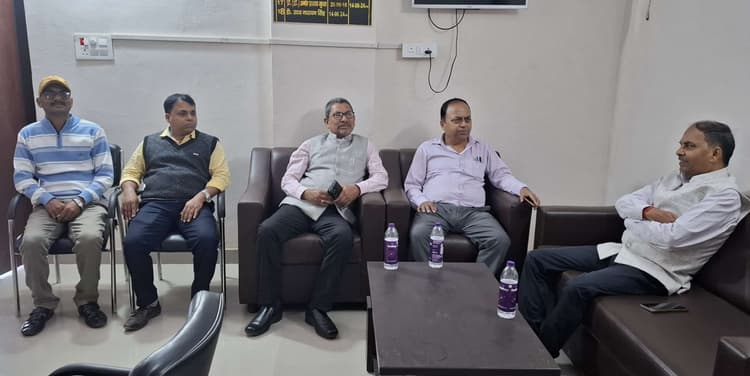 शीघ्रता से नैक मूल्यांकन कराने को जीएलएम कॉलेज प्रतिबद्ध : डॉ. प्रमोद भारतीय