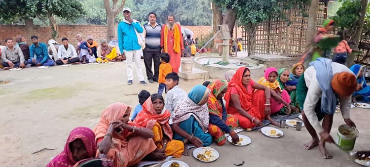 गैंड़ा धार में पुल निर्माण को लेकर सत्संग भजन सह भंडारा कार्यक्रम आयोजित