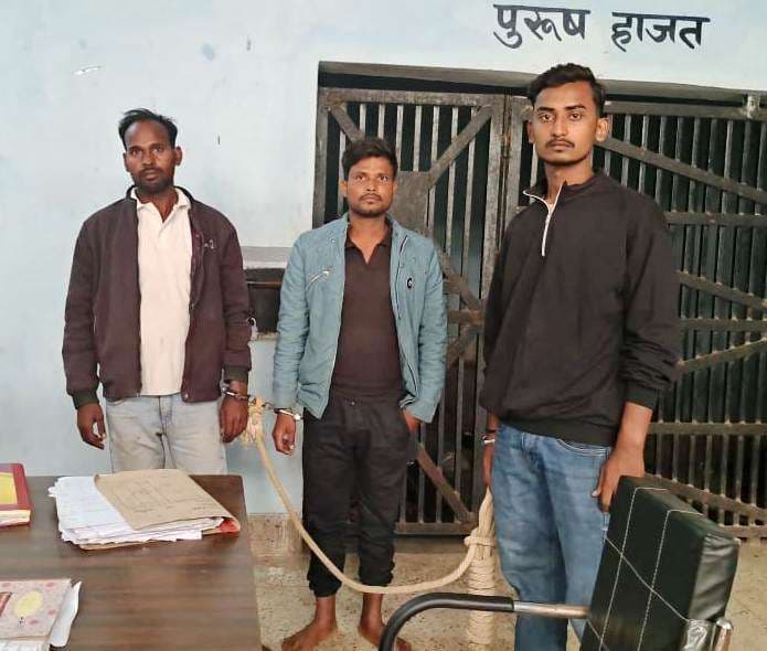 नाव से उतरते ही मुफस्सिल पुलिस ने पिस्टल के साथ दो तस्करों को किया गिरफ्तार
