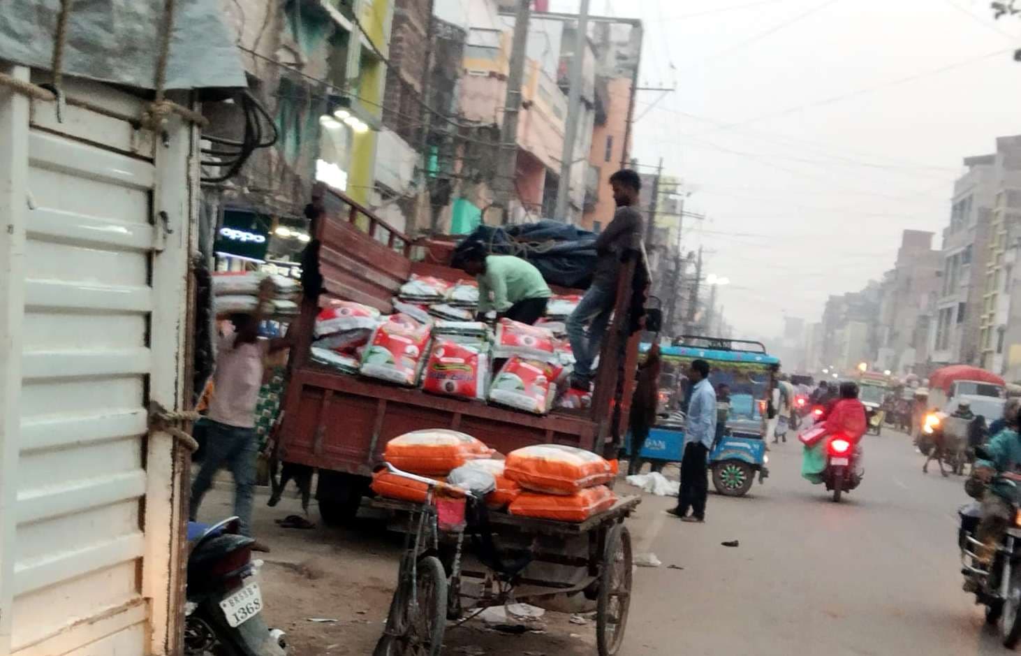 अतिक्रमण हटाओ अभियान के बाद भी बाजारों में सज रही दुकानें