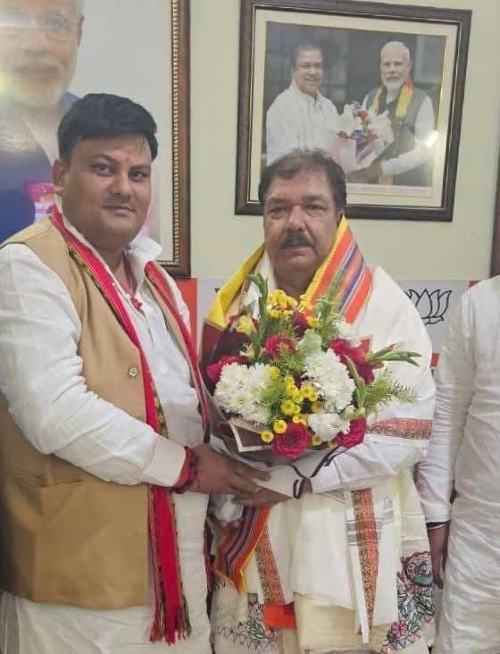 भाजपा  के प्रदेश अध्यक्ष दिलीप जायसवाल को किया सम्मानित