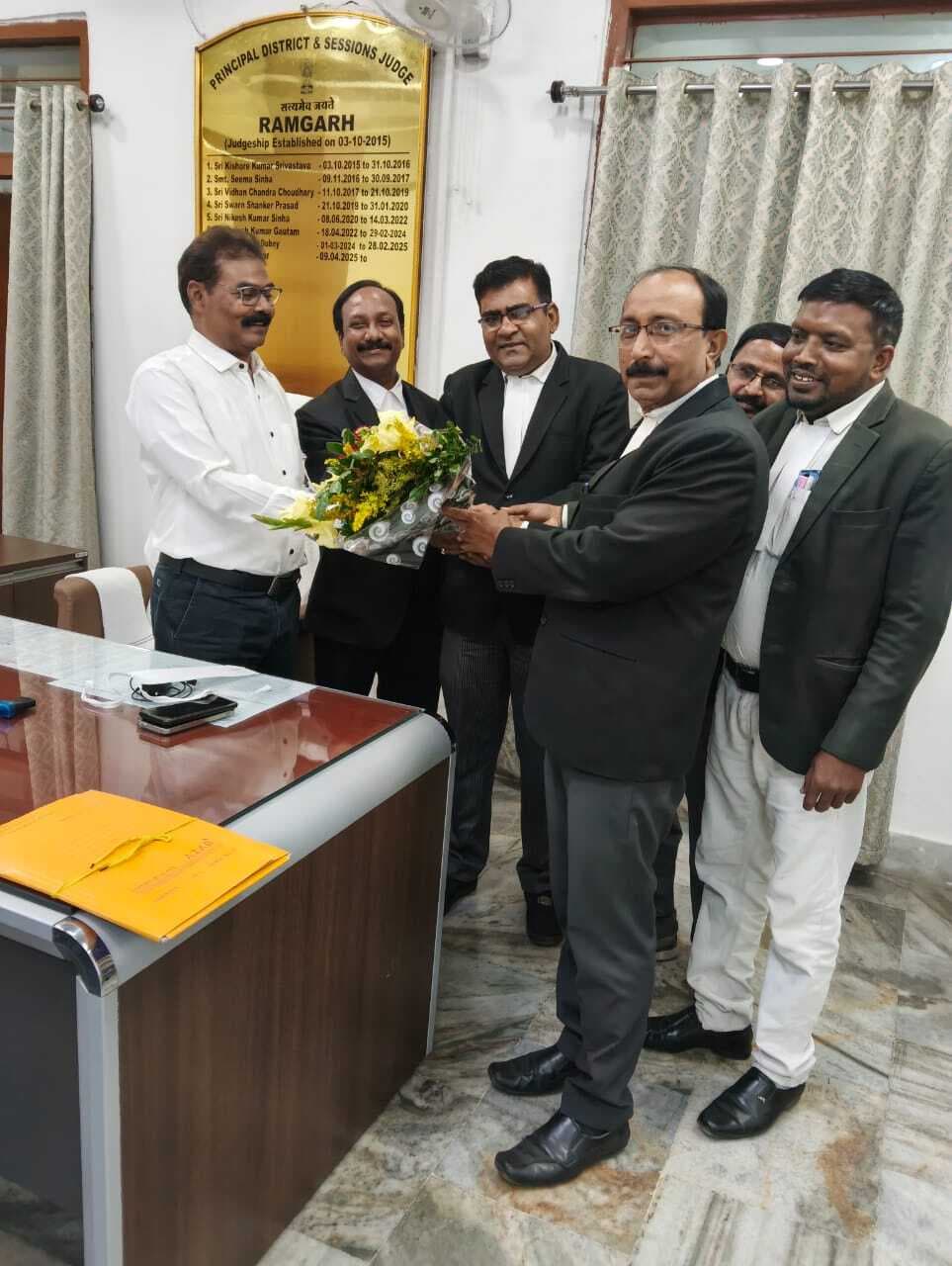 झारखंड के रामगढ़  में जिला जज बने तौफीकुल हसन, लोगों ने जतायी खुशी