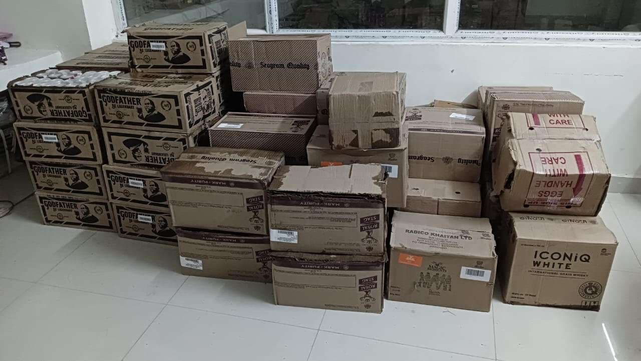 टाटा सूमो से 617 लीटर अंग्रेजी शराब बरामद, धंधेबाज गिरफ्तार