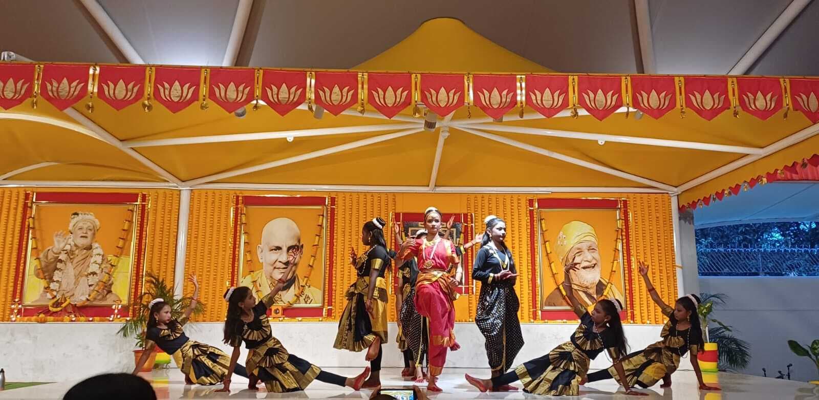 Deoghar News : त्रिपुर सुंदरी कामाख्या मां, त्रिपुर सुंदरी जगतजननी… कीर्तन पर झूमे देश-विदेश के श्रद्धालु