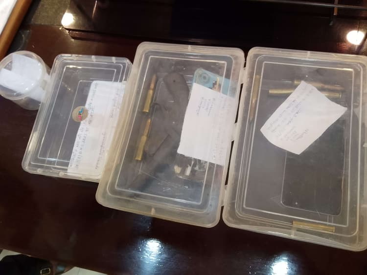 दो अपराधी कट्टा व गोलियों के साथ गिरफ्तार