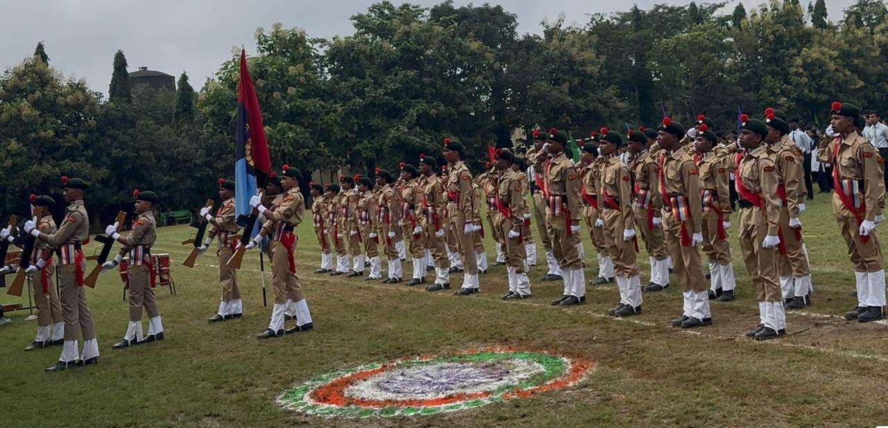 एनसीसी कैडेटाें ने जगाया देशभक्ति का जज्बा