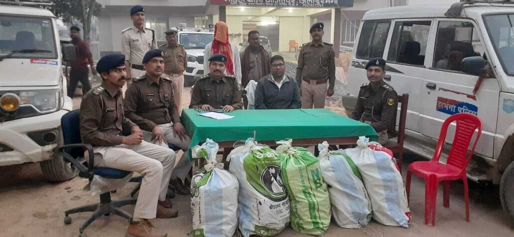 Darbhanga News: 23 लाख के गांजा के साथ जमुई का तस्कर गिरफ्तार, बोलेरो जब्त