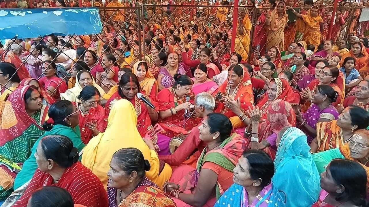 Madhubani News :जनकपुर में तिलकोत्सव देखने उमड़ी श्रदालुओं की भीड़