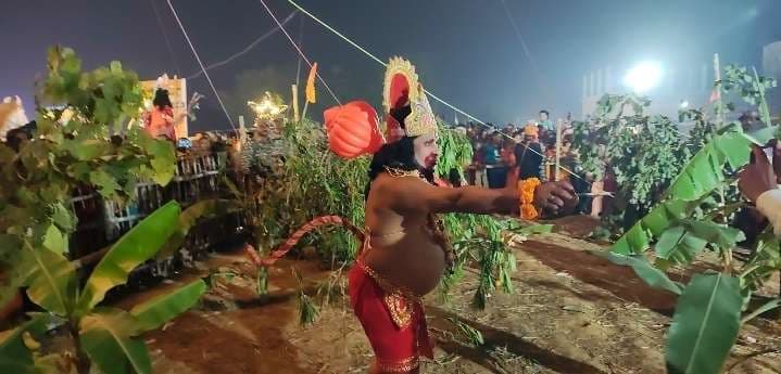 Madhubani News : धूमधाम से मनाया महावीरी झंडोत्सव