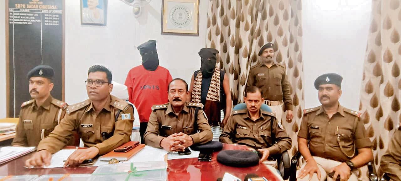 Chaibasa News : सुमित हत्याकांड का मुख्य आरोपी मदन शर्मा व कट्टा सप्लायर मारकंडेय गिरफ्तार