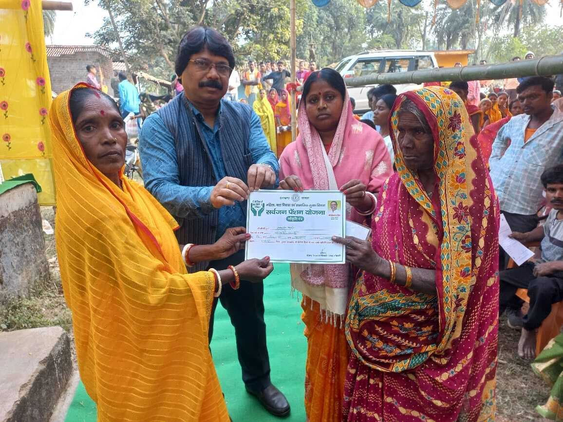 पंचायतों में लगा शिविर, सैंकड़ों आवेदन निबटाये गये