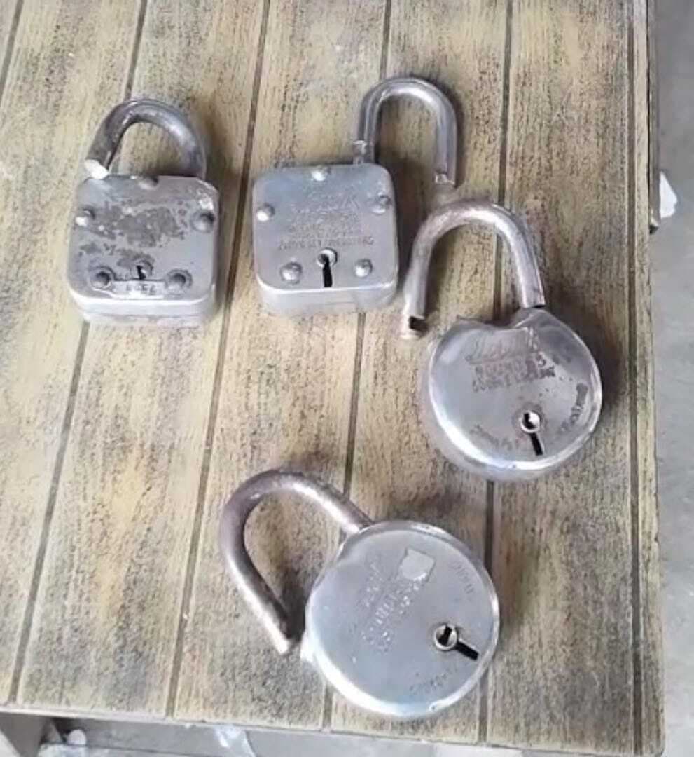 Giridih News: बगोदर-सरिया रोड के तीन दुकानों में ताला तोड़कर चोरी का प्रयास