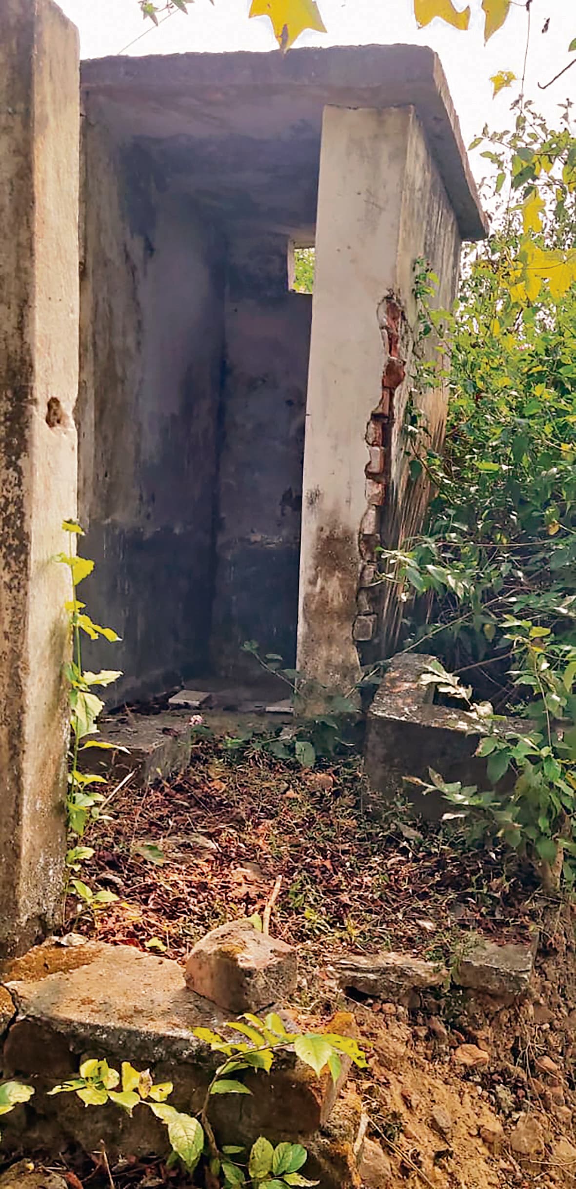 East Singhbhum News : एकमात्र जर्जर कमरा में होती पहली से पांचवीं तक पढ़ाई, डरे-सहमे रहते हैं बच्चे