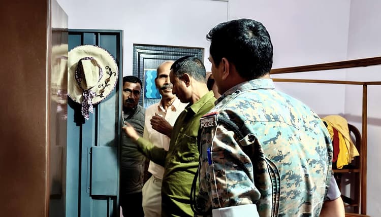 East Singhbhum News : रिटायर शिक्षक के घर से 1.20 लाख के गहने व नकद चोरी