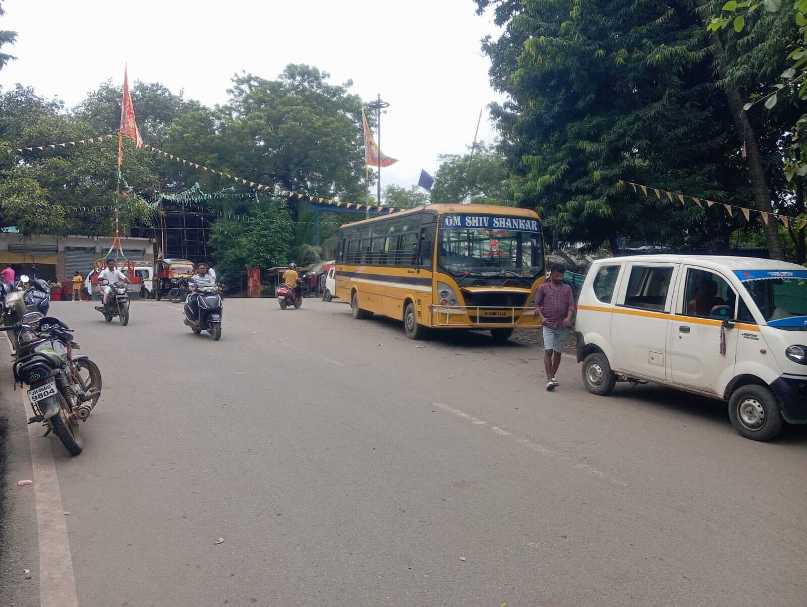 East Singhbhum News : मुसाबनी बस स्टैंड में यात्री सुविधाओं का अभाव