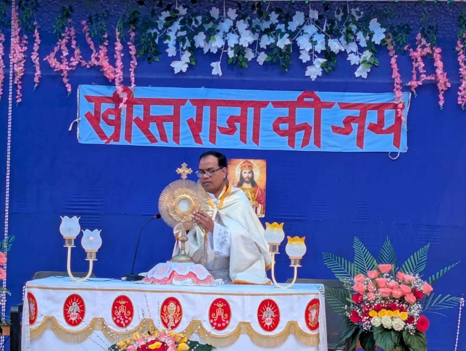Giridih News: यीशु ख्रीस्त राजा... तेरा राज आवे के उद्घोष के साथ निकली शोभा यात्रा
