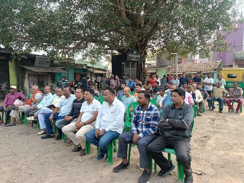 Jamshedpur News : सालगाझरी स्टेशन पर लोकल ट्रेनों का ठहराव बंद किये जाने से ग्रामीणों में आक्रोश