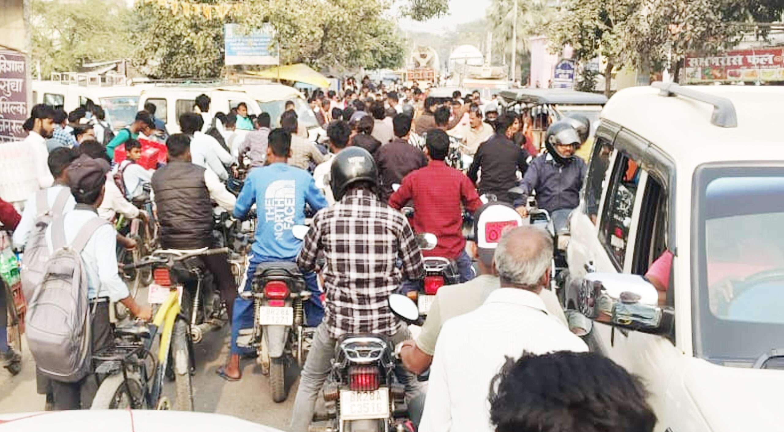 एक बार फिर महाजाम से कई घंटे तक गरमाया थाना चौक