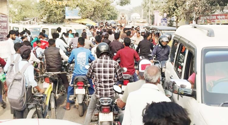 एक बार फिर महाजाम से कई घंटे तक गरमाया थाना चौक