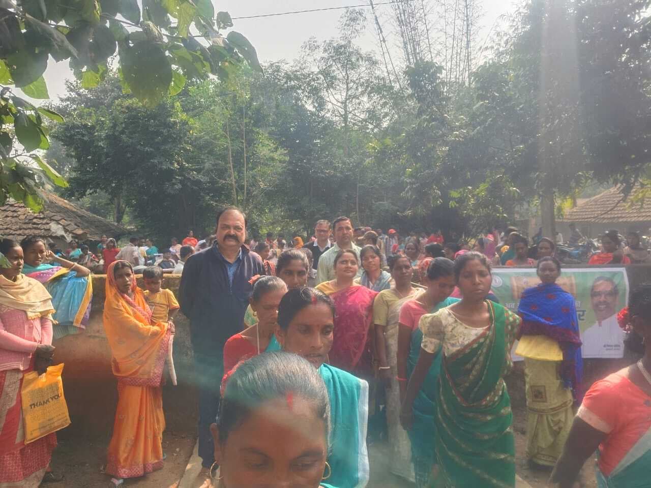 बासेतकुंडी में कई आवेदन निबटाये गये