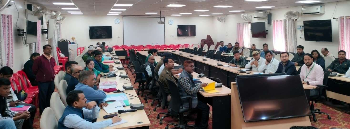 निर्धारित समय सीमा के भीतर सटीक आंकड़ों को अपलोड करना करें सुनिश्चित : डीएम