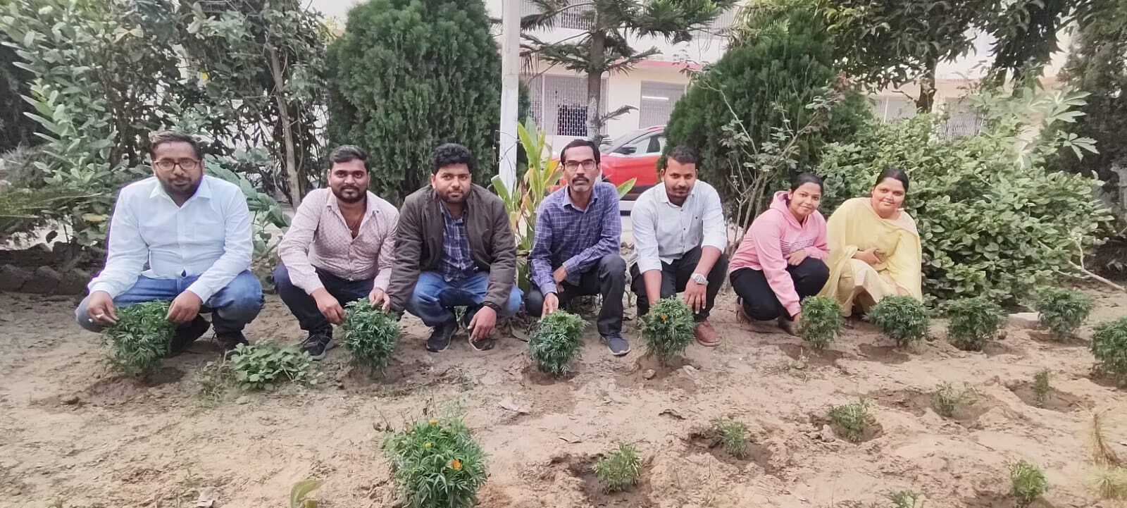 रसायन शास्त्र विभाग में किया गया पौधरोपण