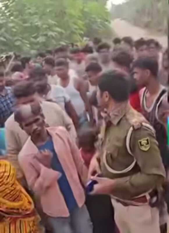 Samastipur News:ग्रामीणों ने आशिक का छिलवाया बाल व मूछ
