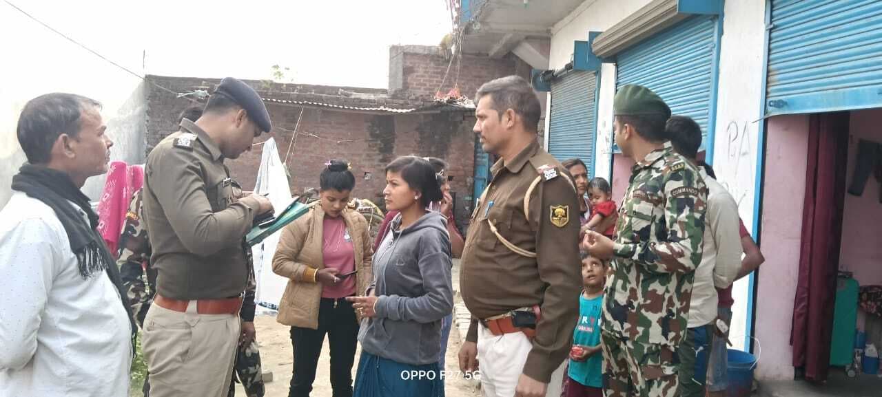 बंगरा बाजार में ऑर्केस्ट्रा संचालक के घर पुलिस ने की छापेमारी